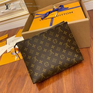 gucciaaa-38675-gallery-75463-aa1fa6357652ff69 經典選藏|M47542 男女同款手包化妝包|包款全貌與整體比例