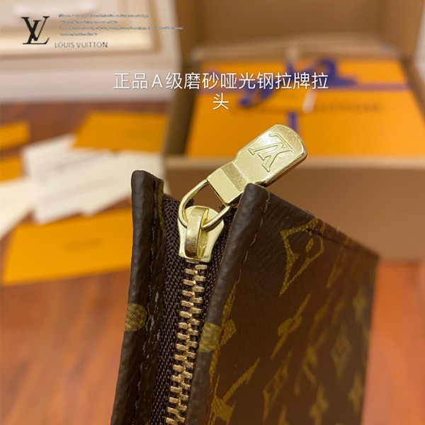 gucciaaa-38675-gallery-75468-7f0d51e740b84648 經典選藏|M47542 男女同款手包化妝包|商品實拍視角 10