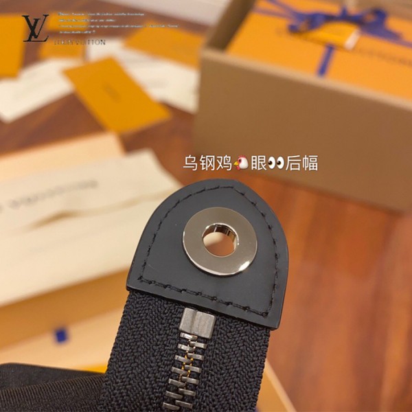 gucciaaa-38682-gallery-75552-ca17956eefd690bf 經典選藏|M69535 男士手包|商品實拍視角 03