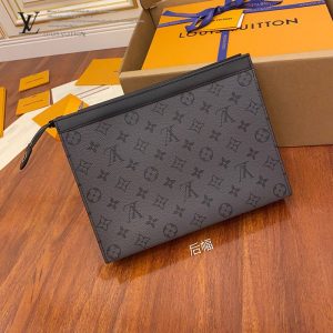 gucciaaa-38682-gallery-75557-4fc144938a638400 經典選藏|M69535 男士手包|包款全貌與整體比例