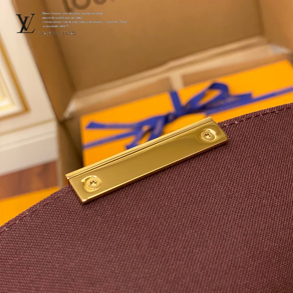 gucciaaa-38686-gallery-75598-2b517efb394252cb 經典選藏|M40718 小號斜背包晚宴包|商品實拍視角 07