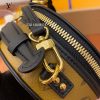 gucciaaa-38691-gallery-75659-a0329118f3f01d6d 經典選藏|M68276 斜背包 圓餅包|商品實拍視角 07