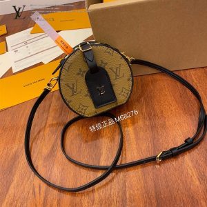 gucciaaa-38691-gallery-75661-3b55389c2f15bb5c 經典選藏|M68276 斜背包 圓餅包|包款全貌與整體比例