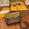 gucciaaa-38713-gallery-75962-b7581ba2026ded96 經典選藏|M41465 拼色郵差包|包款全貌與整體比例