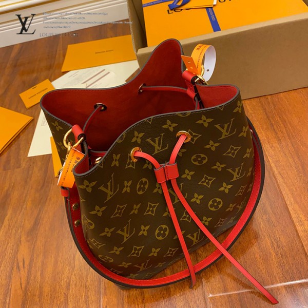 gucciaaa-38716-gallery-76007-168ac0a55bb5abfc 經典選藏|M44021 水桶包|商品實拍視角 02