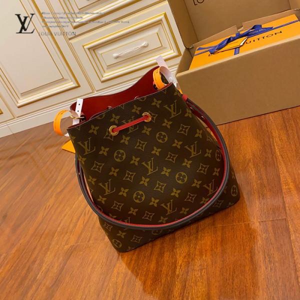 gucciaaa-38716-gallery-76008-0bbdc8fd28845df3 經典選藏|M44021 水桶包|商品實拍視角 03