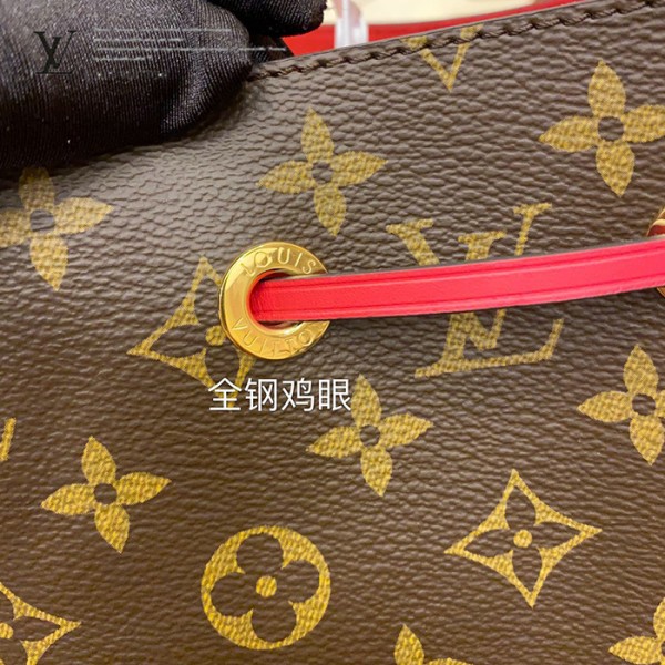 gucciaaa-38716-gallery-76011-b2d88f4662a65d64 經典選藏|M44021 水桶包|經典細節實拍視角