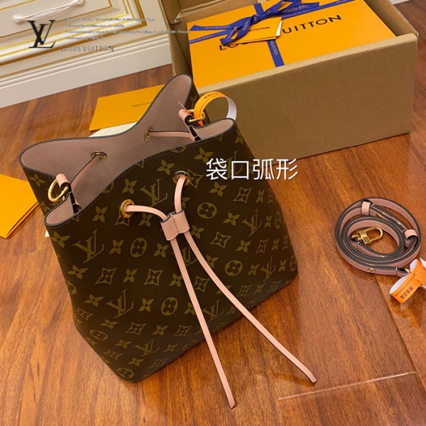 gucciaaa-38717-gallery-76015-0c84082175cc6599 經典選藏|精選 M44022 水桶包|商品實拍視角 02