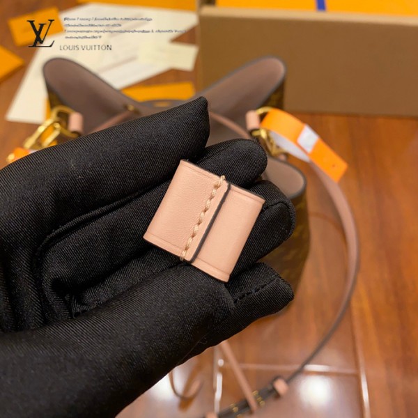 gucciaaa-38717-gallery-76019-663009e0bb7b29fa 經典選藏|精選 M44022 水桶包|商品實拍視角 05