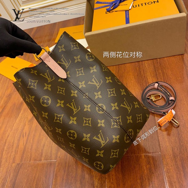 gucciaaa-38717-gallery-76020-428e596751b10dd2 經典選藏|精選 M44022 水桶包|經典細節實拍視角