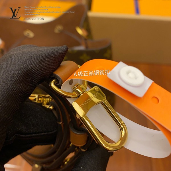 gucciaaa-38718-gallery-76025-d3ba129174bdd104 經典選藏|M44887 水桶包|商品實拍視角 03