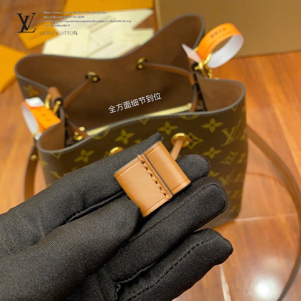 gucciaaa-38718-gallery-76030-70a9854cee296f06 經典選藏|M44887 水桶包|商品實拍視角 07