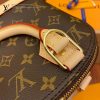 gucciaaa-38719-gallery-76033-2e0a764ad3ea987c 經典選藏|M53152 ALMA bb 貝殼包|商品實拍視角 03