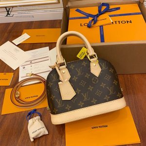 gucciaaa-38719-gallery-76038-bf137fa89b6a8788 經典選藏|M53152 ALMA bb 貝殼包|包款全貌與整體比例