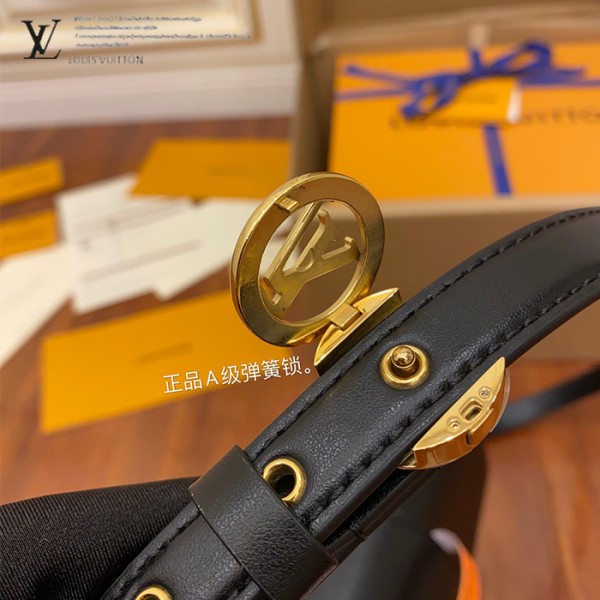 gucciaaa-38720-gallery-76047-5172a9ac5374dbe9 經典選藏|M55948 女士郵差包|商品實拍視角 04