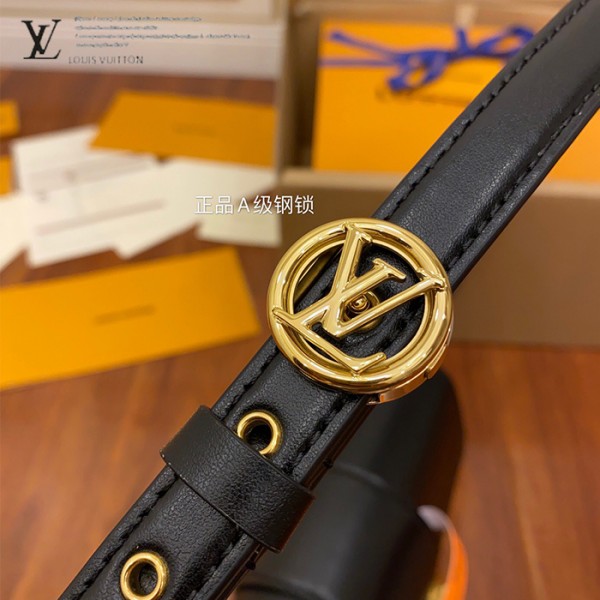 gucciaaa-38720-gallery-76048-d105a6fde1d6c387 經典選藏|M55948 女士郵差包|商品實拍視角 05