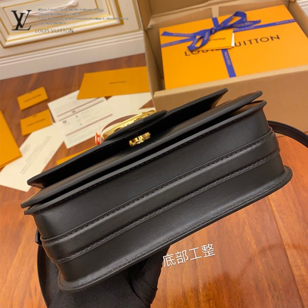 gucciaaa-38720-gallery-76050-e85ce9b43793b24e 經典選藏|M55948 女士郵差包|商品實拍視角 07