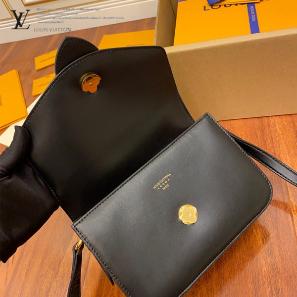 gucciaaa-38720-gallery-76056-4884f56f0aefd7e9 經典選藏|M55948 女士郵差包|商品實拍視角 12