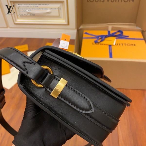gucciaaa-38720-gallery-76057-277f6317c80b475e 經典選藏|M55948 女士郵差包|商品實拍視角 13