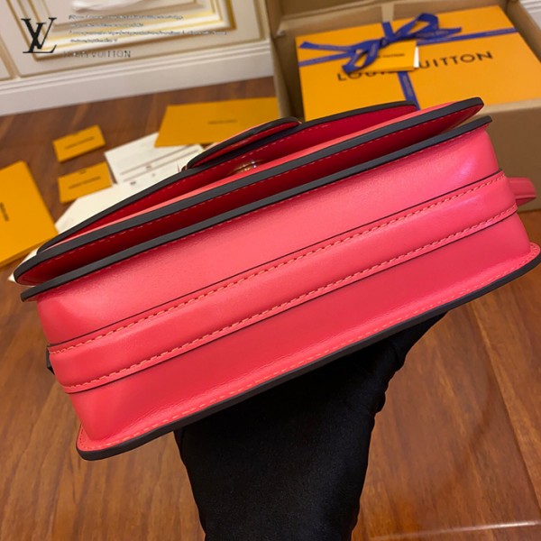 gucciaaa-38721-gallery-76064-4c2e93fe8f62f054 經典選藏|M55949 女士郵差包|經典細節實拍視角