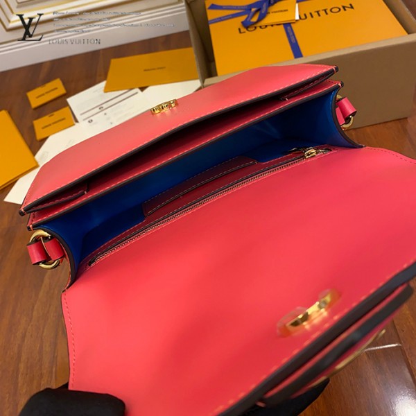 gucciaaa-38721-gallery-76067-c9263b74af445672 經典選藏|M55949 女士郵差包|商品實拍視角 08
