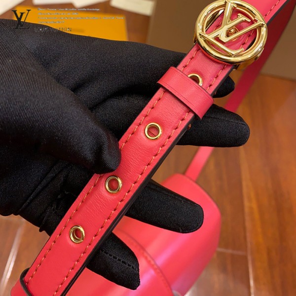 gucciaaa-38721-gallery-76069-1df2c5e4bde61e67 經典選藏|M55949 女士郵差包|商品實拍視角 10