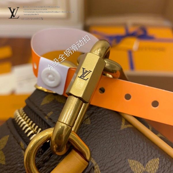 gucciaaa-38728-gallery-76174-64c67bcca966fc8c 經典選藏|M68906 男女款斜背包|商品實拍視角 08