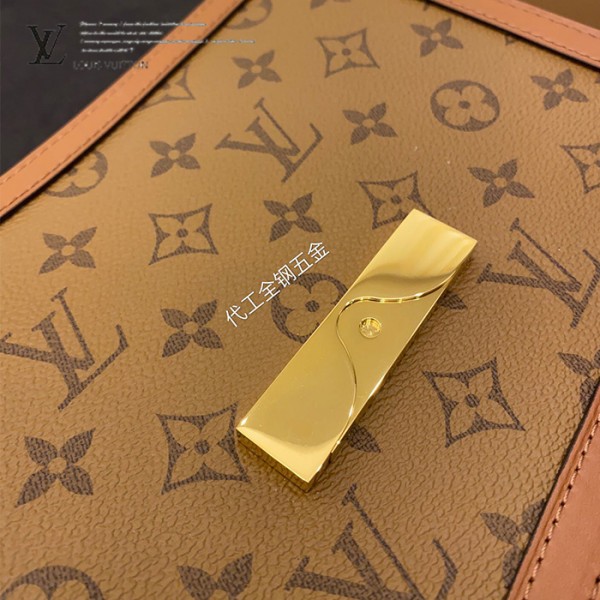 gucciaaa-38729-gallery-76185-f36a85c118913e7d 經典選藏|M44391 達芙妮郵差包|商品實拍視角 10
